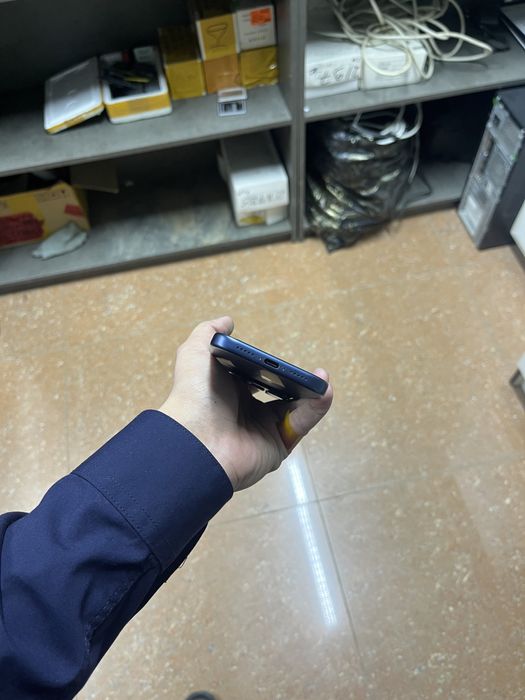 Iphone 17 pro 256гб почти новый