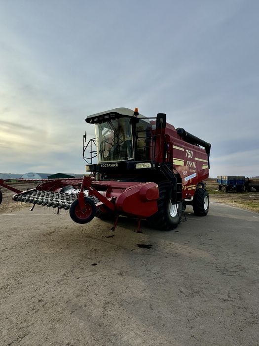 Зерноуборочный комбайн Есиль 750