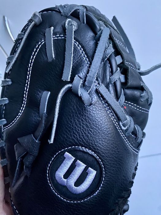 Manusa baseball Wilson mana dreapta