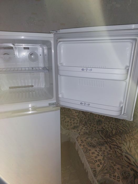 холодильник LG .