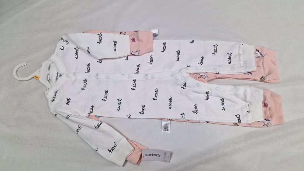 Комплект детских слипов от Carter's.