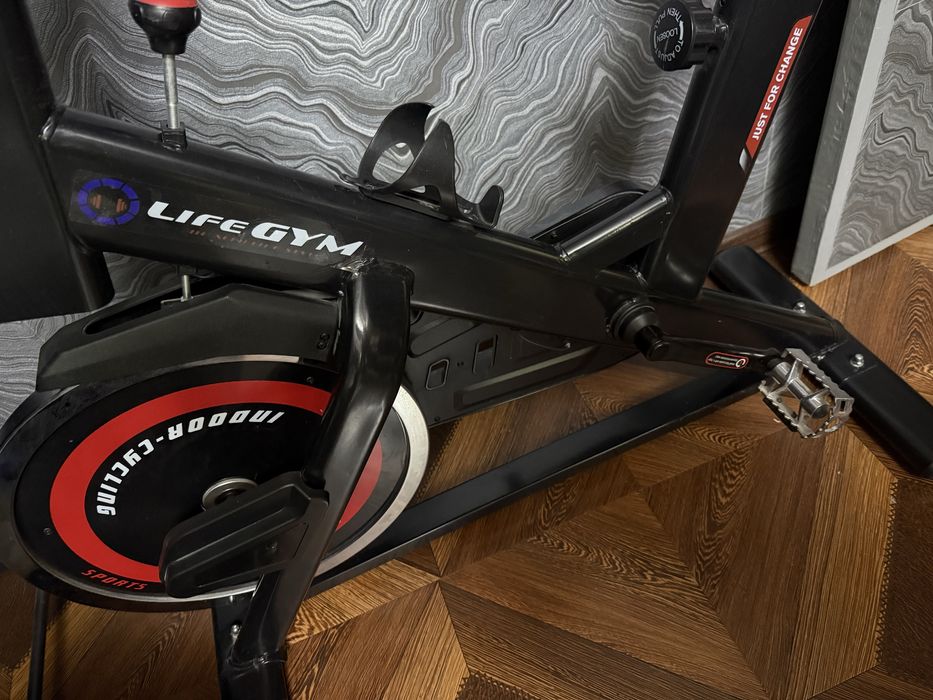 Продается велотреножор в отличном состояние