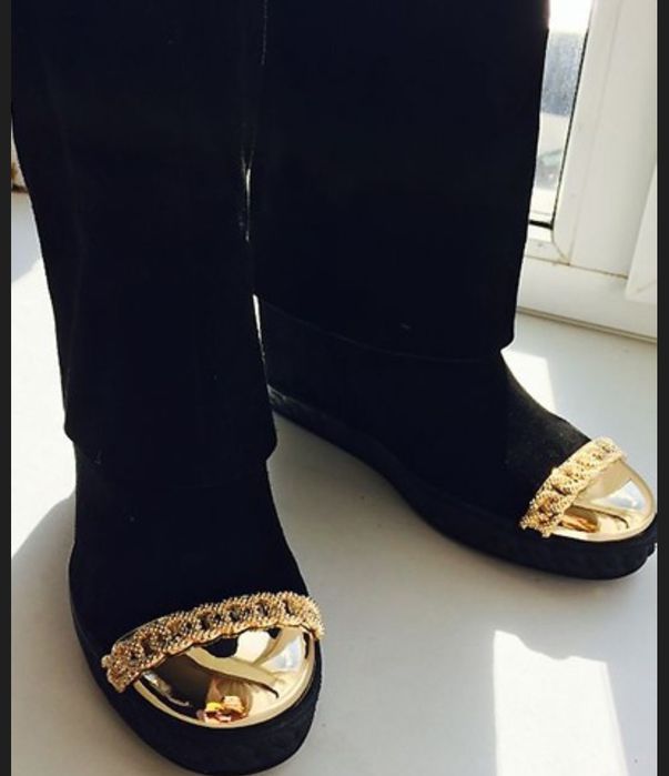 Продам женские сапоги