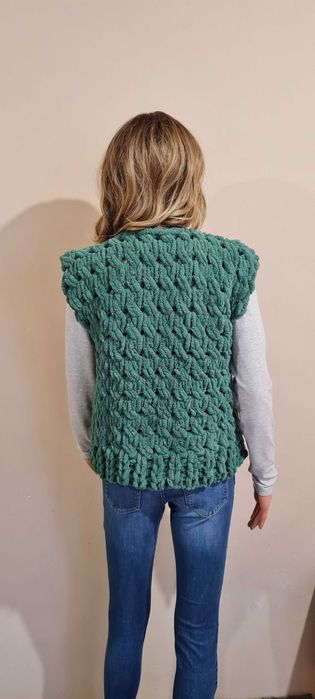 Ръчно плетени дамски елеци от Alize puffy