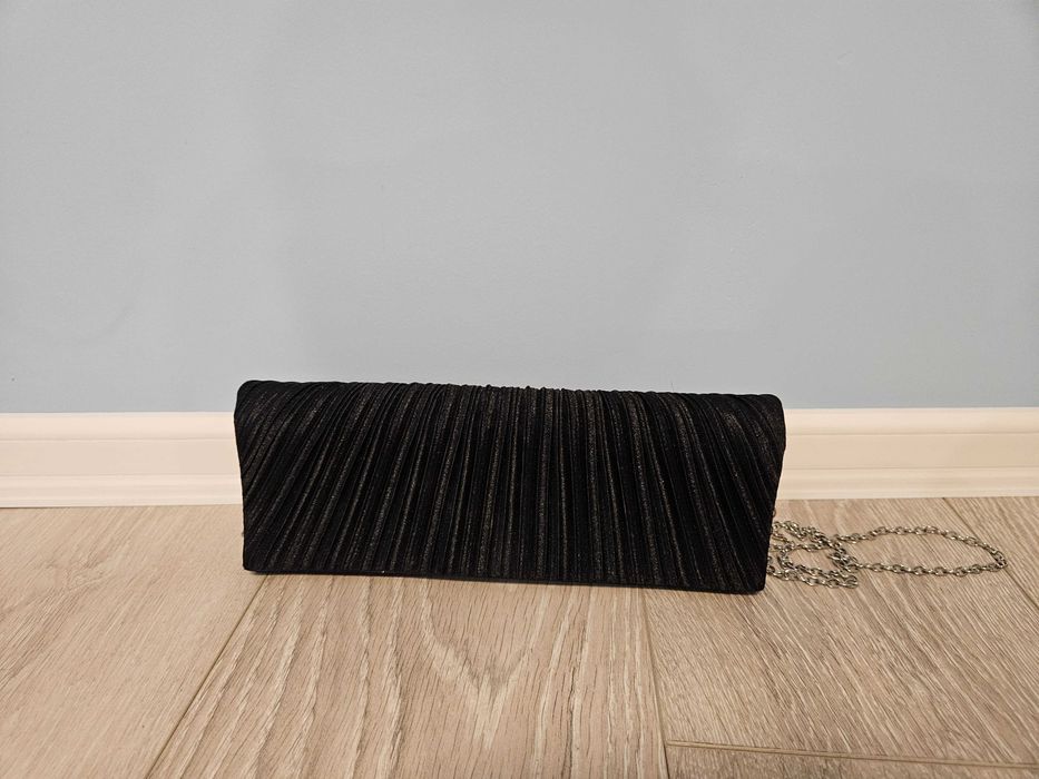 Дамска черна официална чанта от сатен