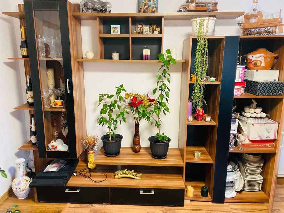 Mobilă aproape nouă pentru living