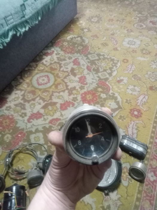 Продам авто часы, мелочевку