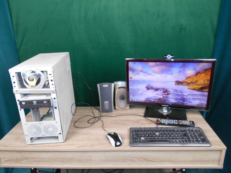 Vand PC complet ,cadou un Leptop Compaq Presario și Router wireless