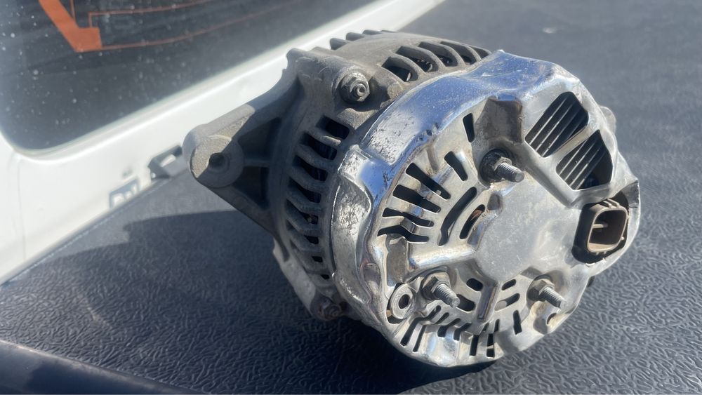 Продам генератор от Toyota Hiace