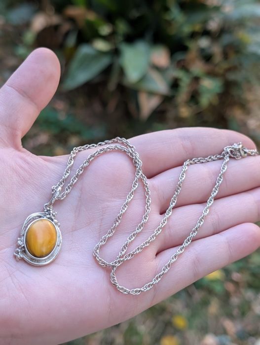 Vechi colier lant si pandantiv din argint de 925, Art Nouveau, model floral, pandantiv chihlimbar natural baltic galben, egg yolk, rar