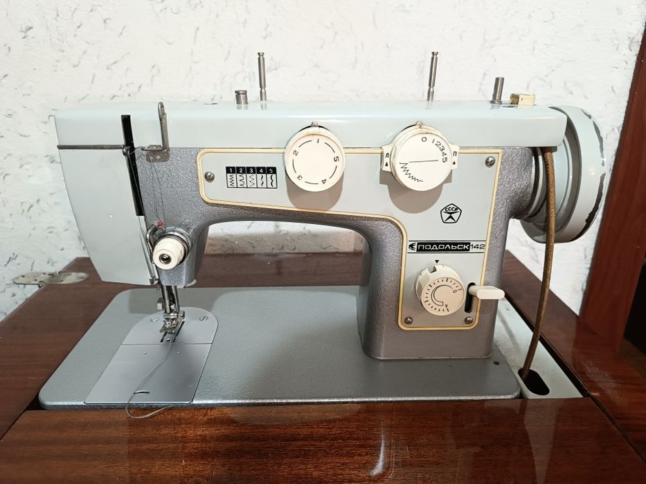 Продается швейная машинка Подольск 142. Состояние отличное