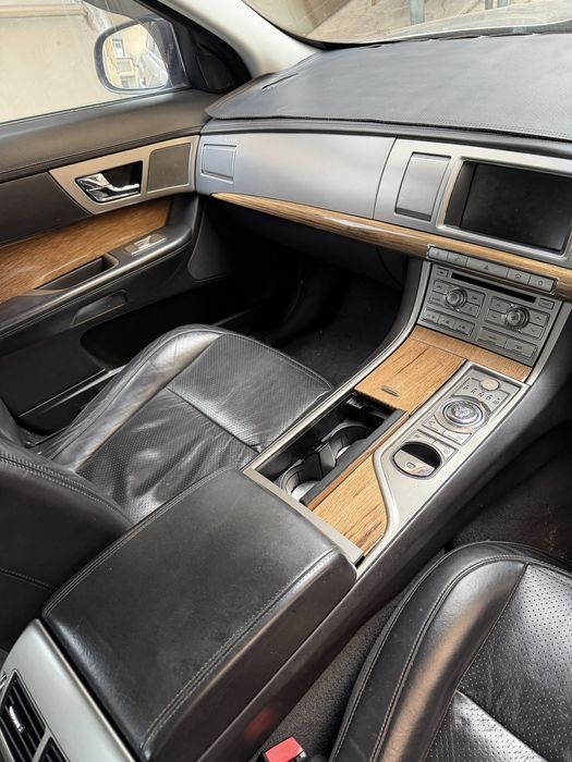 JAGUAR XF 2009 на части