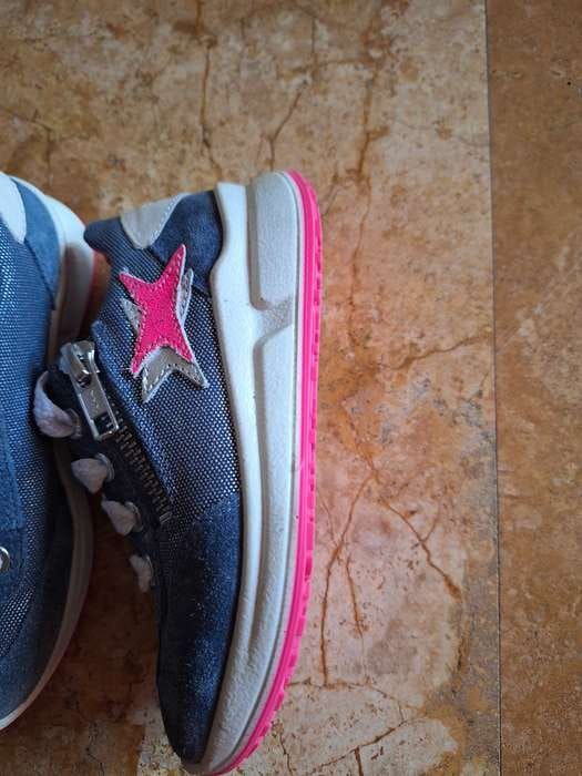 Vând adidași piele 26 copii