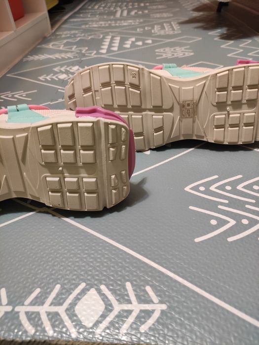 Продавам маратонки