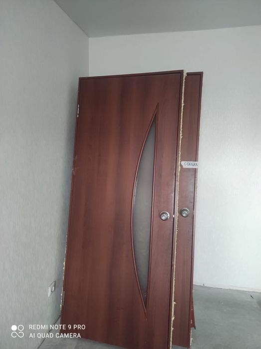 Продам межкомнатные двери с косяками