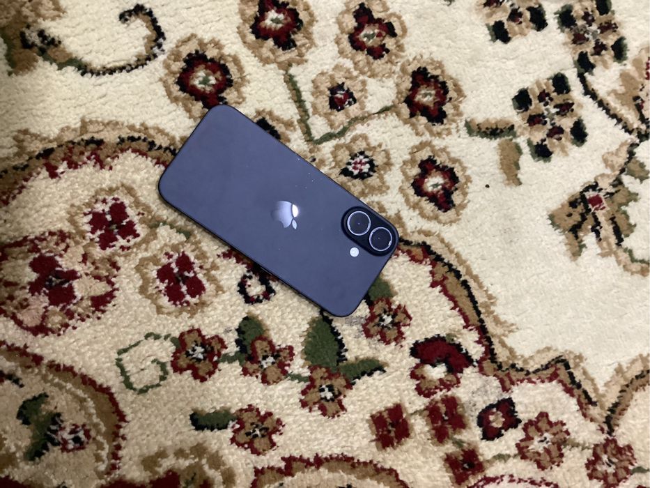 айфон 16 128гб док бар