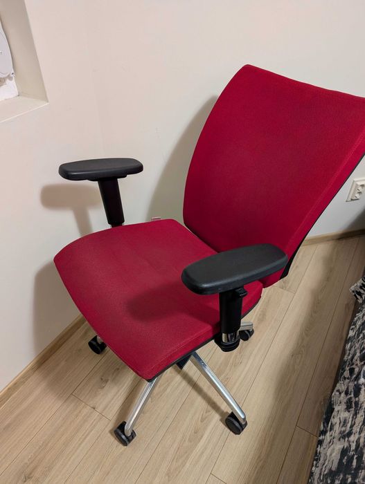 Ергономичен офис стол [565 лв НОВ]