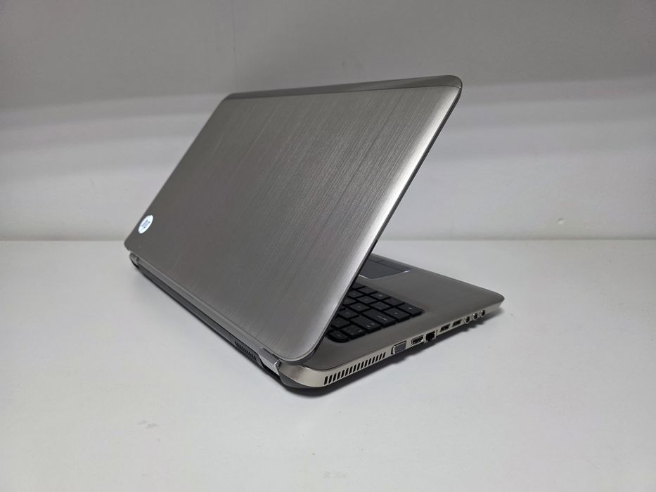 Laptop ca NOU  HP  full metalic display MARE 17.3 beatsaudio video dedicat ssd cu baterie NOUA. GARANTIE