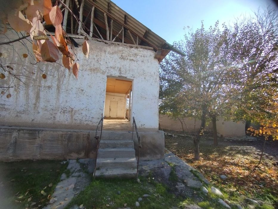 Uchaska 4 suti 3xona uyi bilan sotiladi