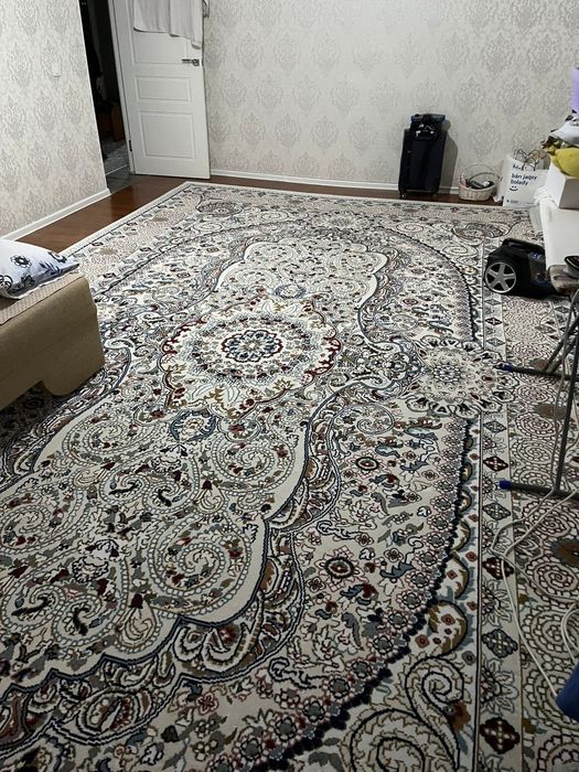 Ковёр б/у в отличном состоянии