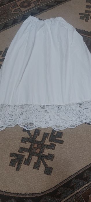 Poale costum popular