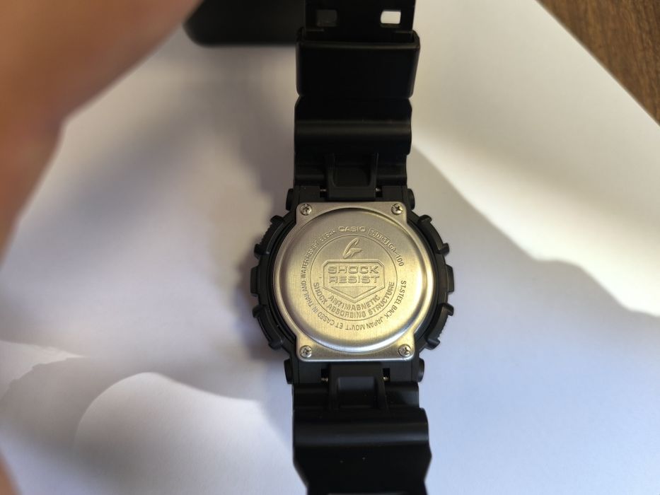 Часовник Casio G-SHOCK GA-100 в добро състояние