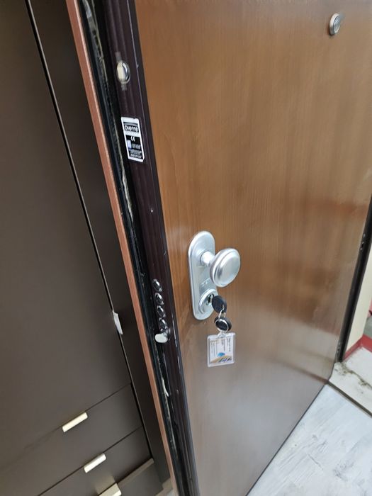 Deblocari usi Galati/Reparatii usi/Yale usi/Reparatii termopane/Butuci