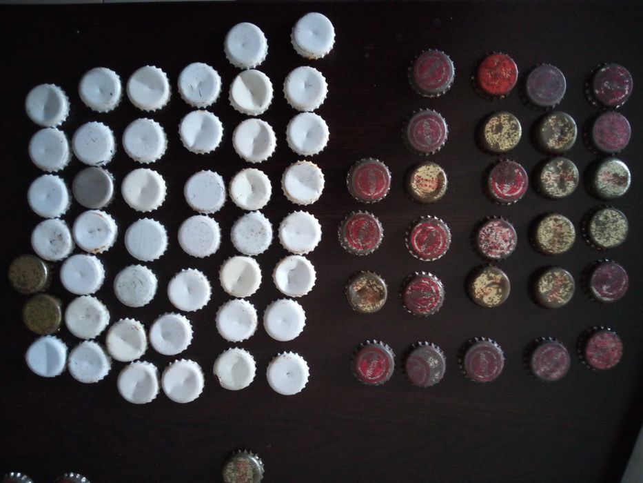 Стари капачки от бира и безалкохолни