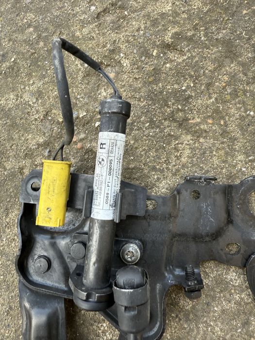 Панти преден капак бмв г20 г21 г22 г26 bmw g20 g21 g22 g26 g80 аирбег