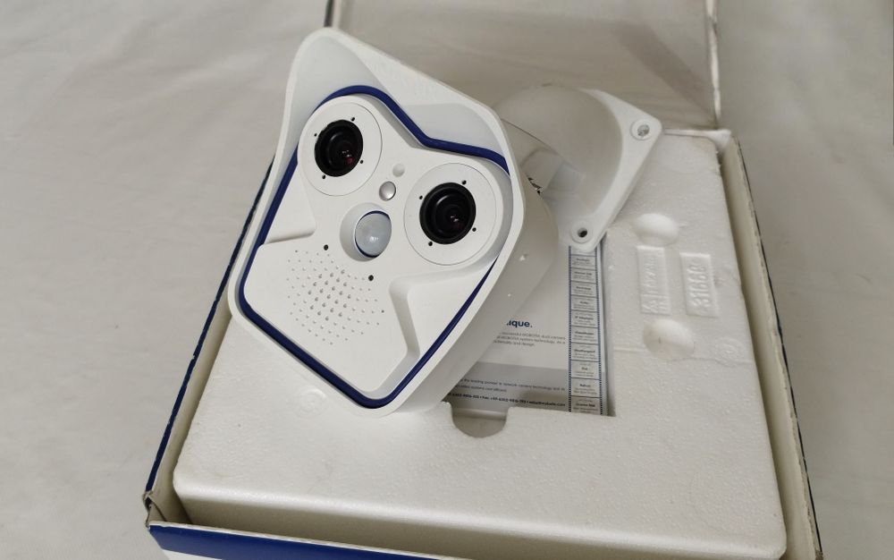 Немецкая профессиональная IP-камера Mobotix M15D (День/Ночь)