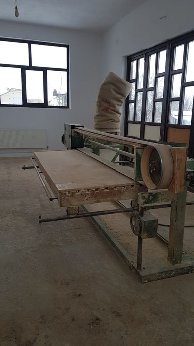 Vind sau schimb cu auto utilaje de tâmplărie lemn masiv