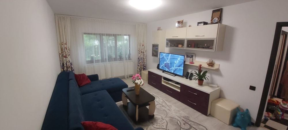 Vând apartament 3 camere