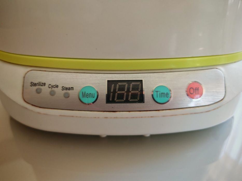 Уред за готвене на пара и стерилизиране на бебешки аксесоари