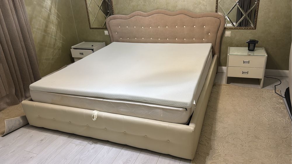 Кровать с тумбами