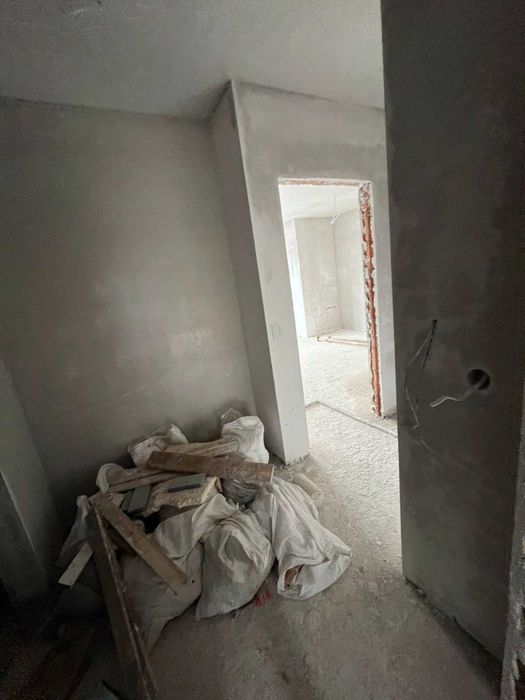 Продава се Тристаен апартамент в Пловдив, Коматевски възел - 134 кв.м за 1407 €/кв.м - Снимка #2