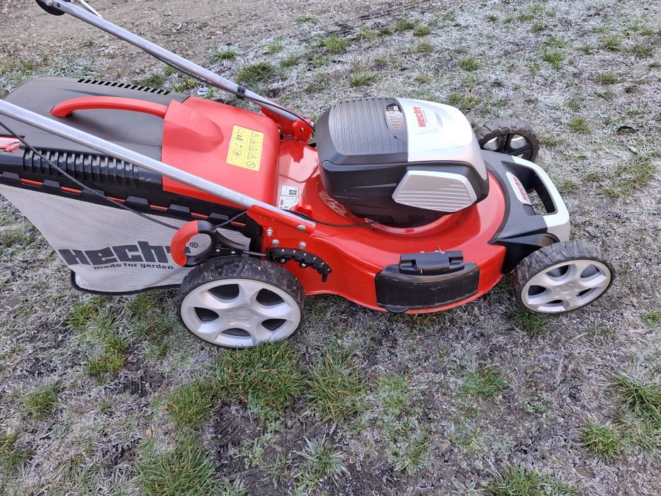 Hecht pe acumulator, mașina de tuns gazon