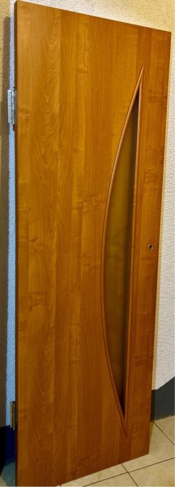 Продам межкомнатные двери с навесами