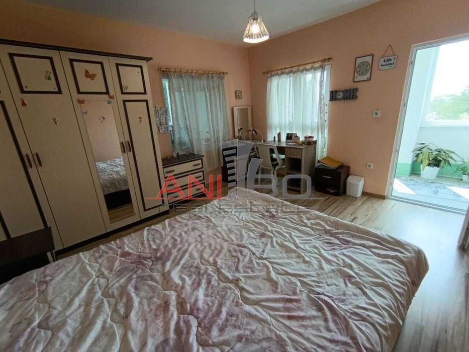 Еднофамилна къща с двор в кв. Галата, гр. Варна