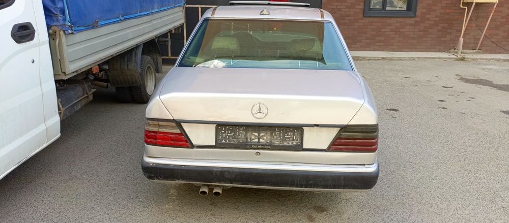 Мерседес Е220 W124