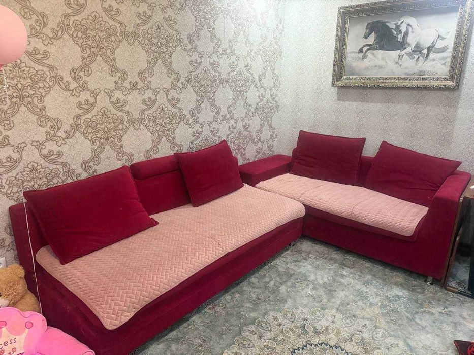 Продам диван в хорошем состоянии 4000, самовывоз.
