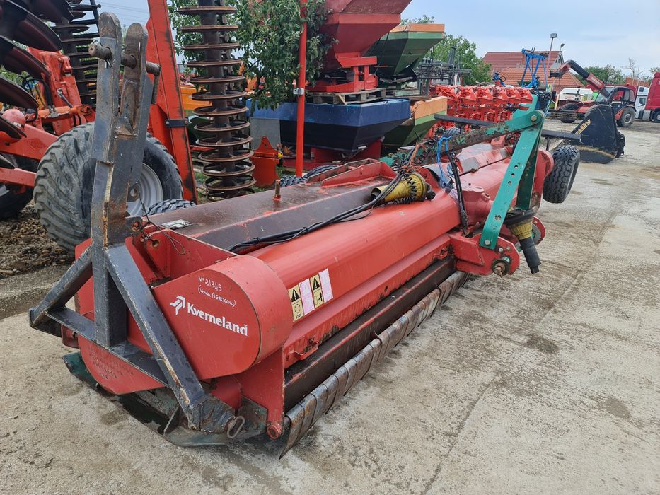 tocatoare resturi vegetale plug disc freza remorca utilaje agricole