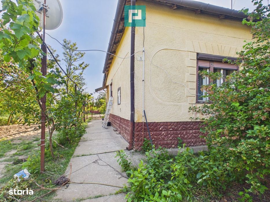 Casă cu 3 camere și 2646 mp teren în Dombegyhaz