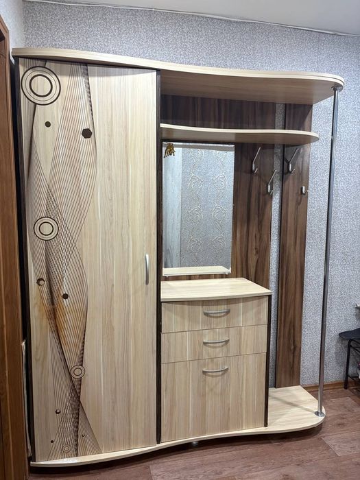 Продам прихожую срочно!