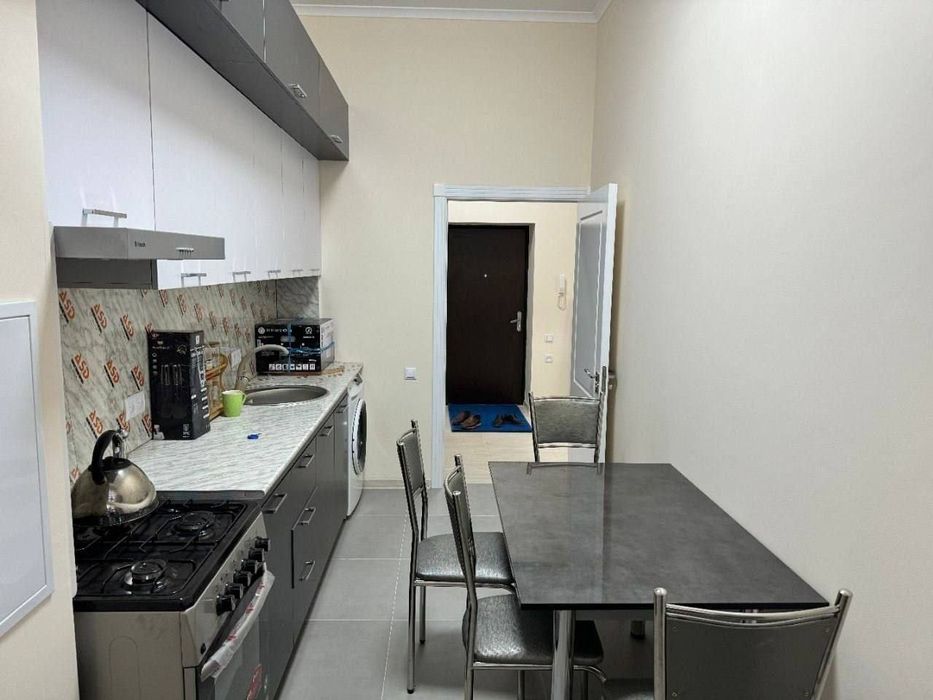 Яккасарайский район — Kosmonavtlar Metro Station