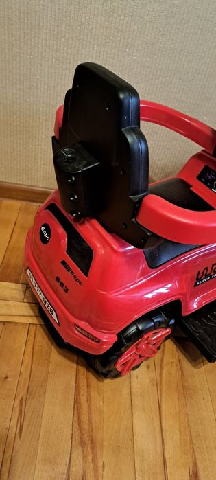 Продам детскую машину - каталку. Новая