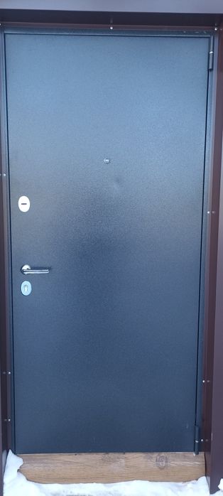 Продам двери б/у.