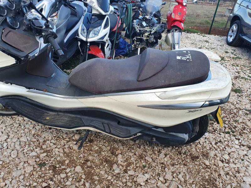 продавам мотор на части  piaggio X10 имам 2 бр налични!!!!