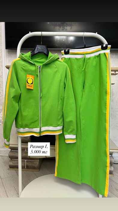 Продам спортивные костюмы