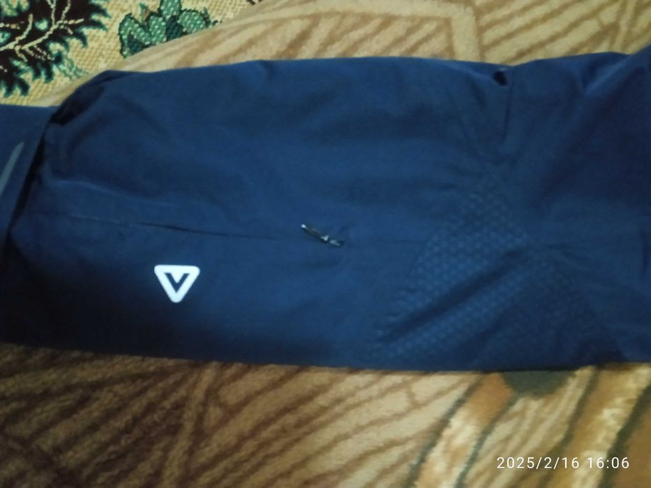 продам   куртку   Саламон  в  отличном  состояние