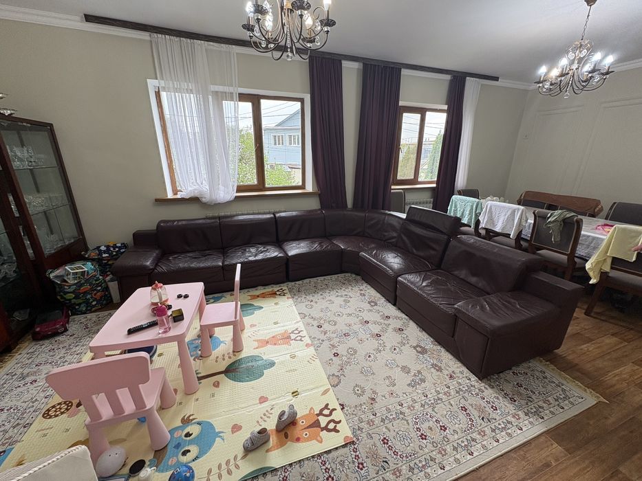 Кожаный диван бу